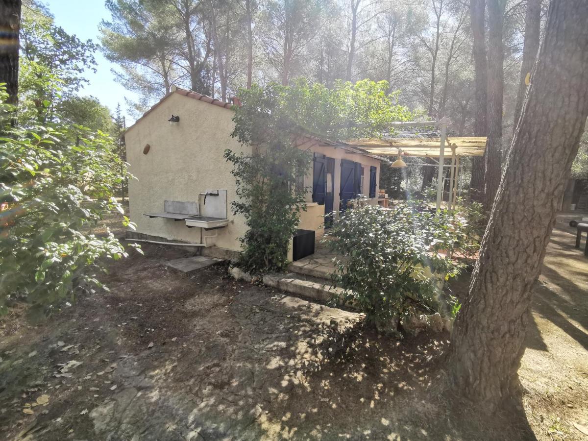 Maisonnette En Pleine Nature Le Beausset Bagian luar foto